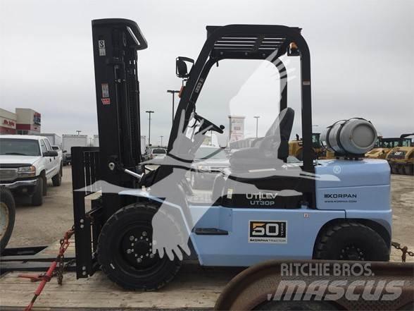 Utilev UT30P 柴油卡車
