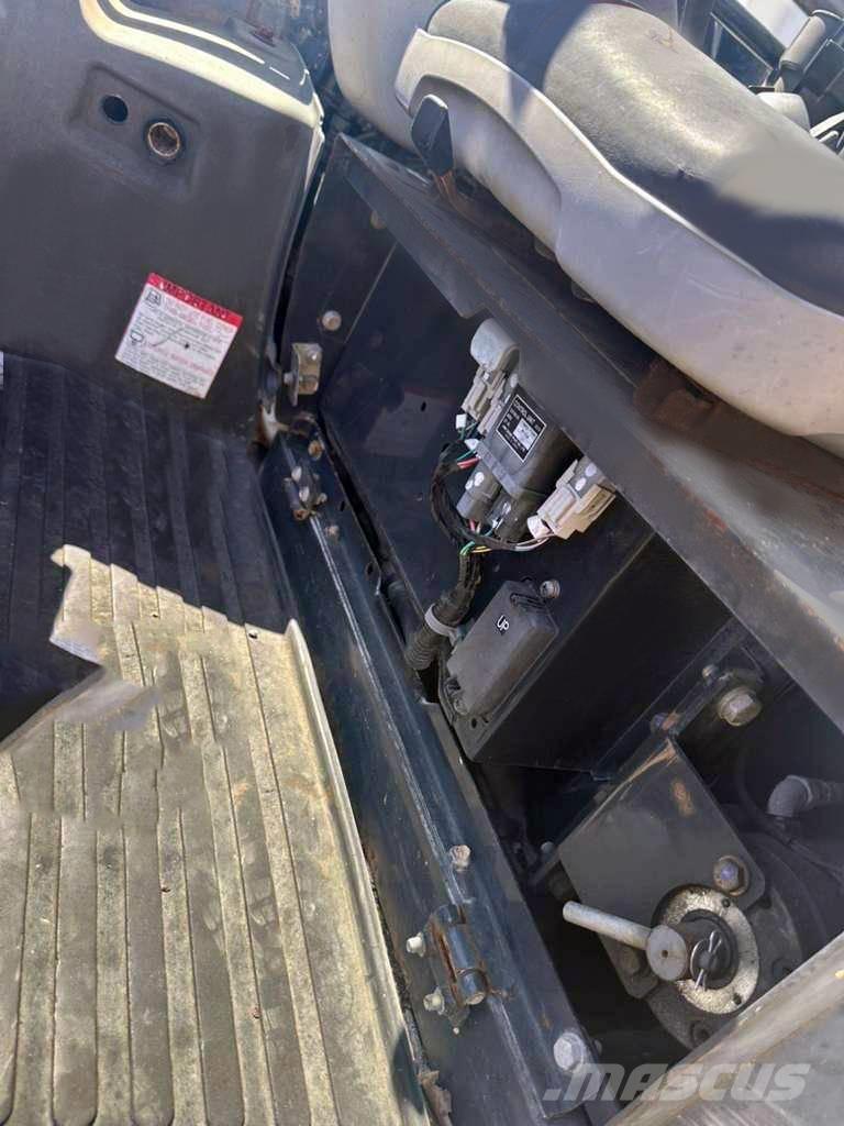 Hitachi ZX 27 U 小型挖土機/掘鑿機<7t(小型挖掘機)