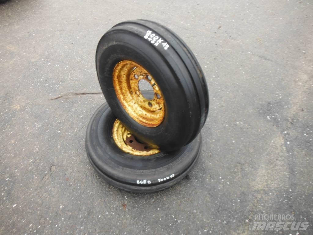Dunlop 7.00X12 輪胎、車輪和輪圈