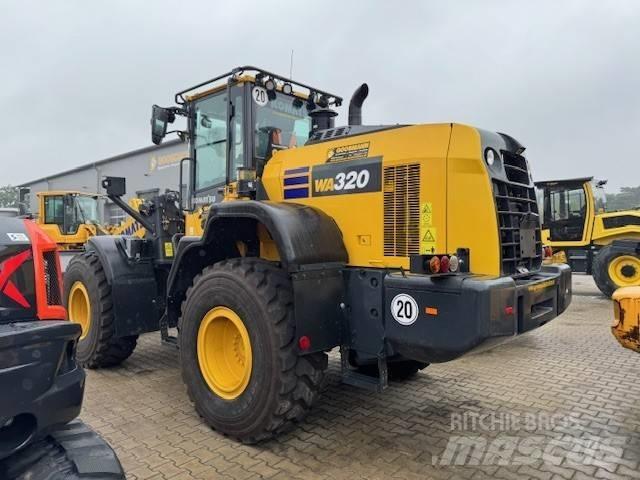 Komatsu WA 320 輪胎式裝載機
