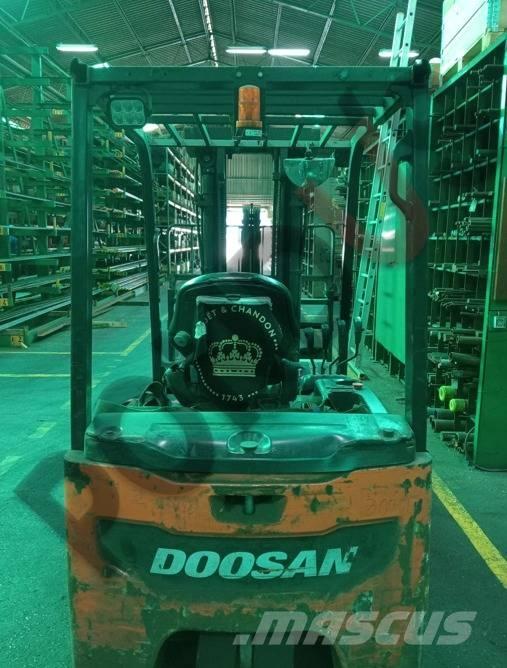 Doosan B 18 T-7 電動堆高機