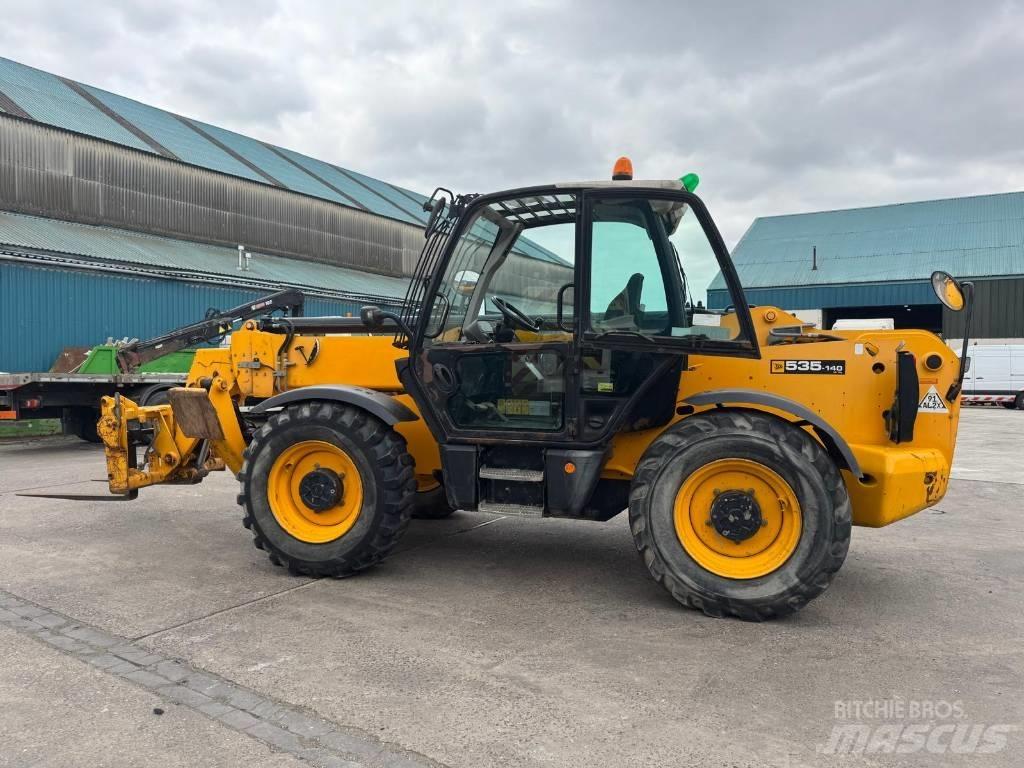 JCB 535-140 伸縮臂操作車