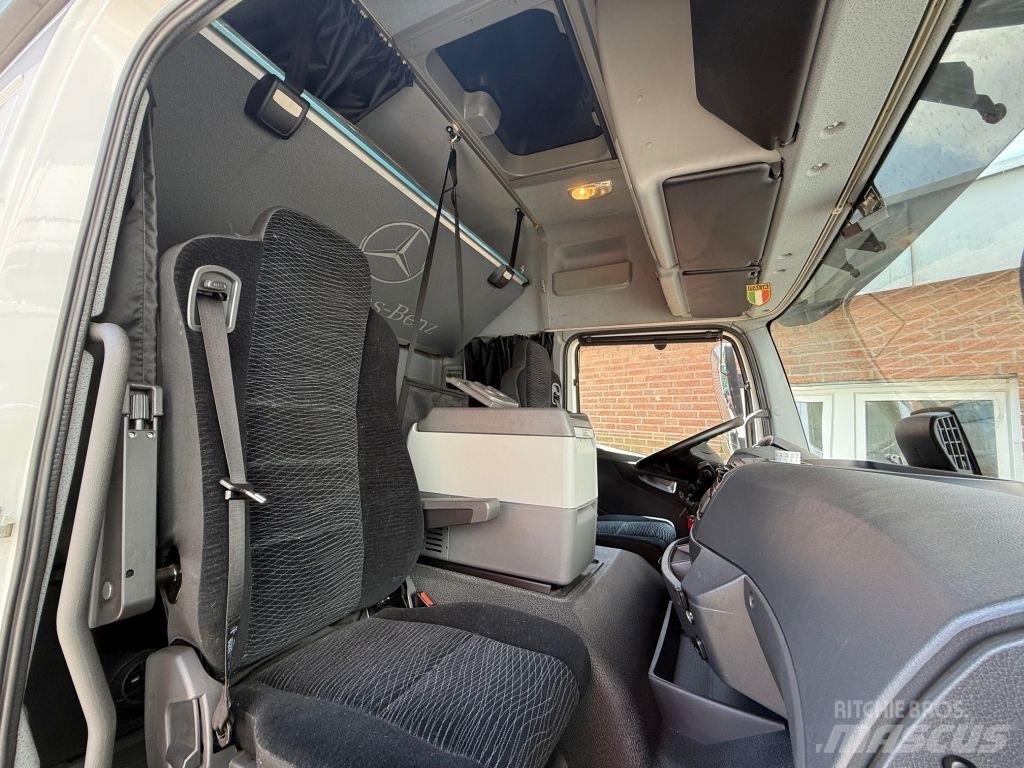 Mercedes-Benz 1530L 篷布卡車