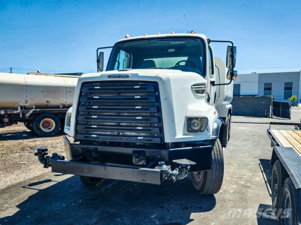 Freightliner 108 SD 水車