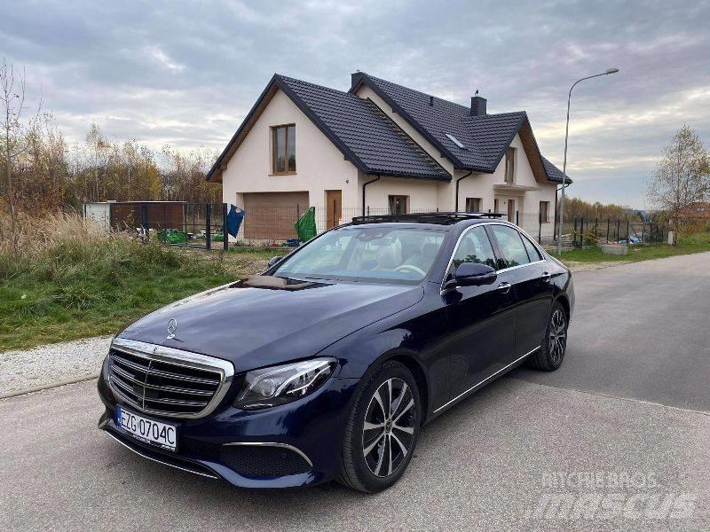 Mercedes-Benz E 300D 汽車