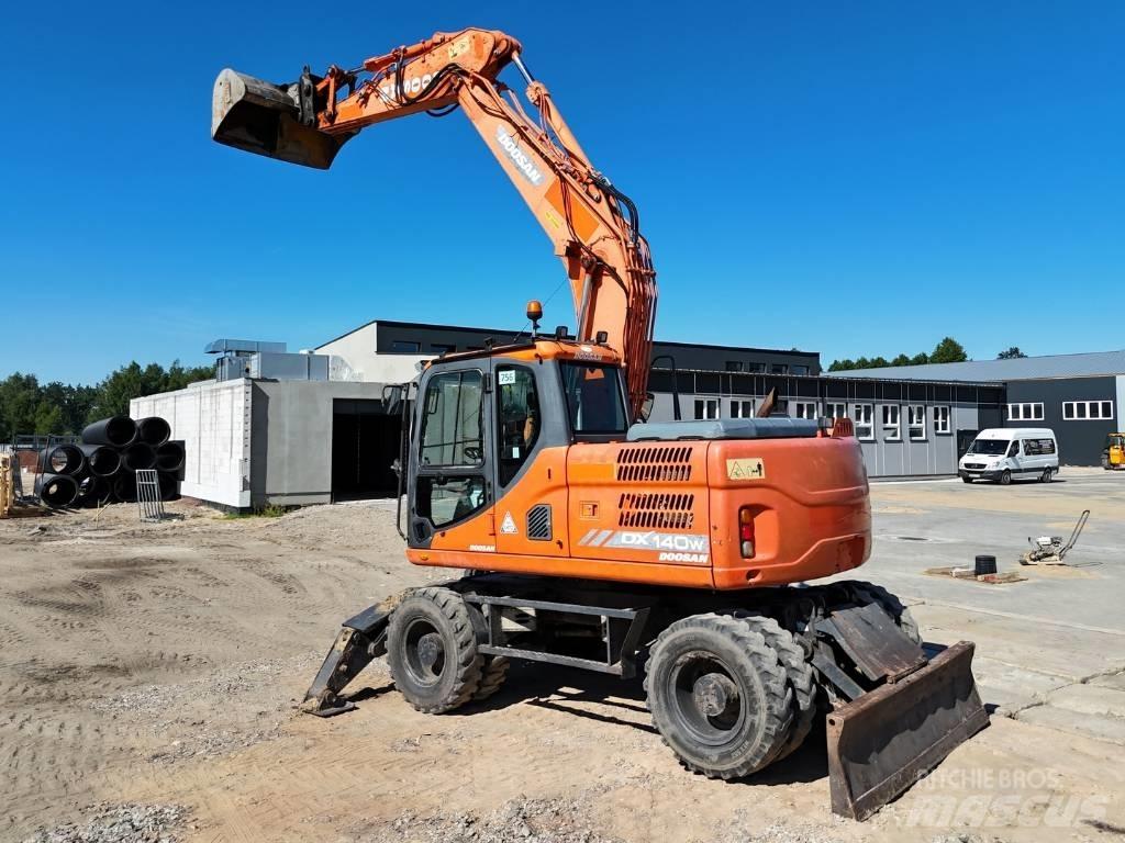 Doosan DX 140 W 旋轉式挖土機/掘鑿機/挖掘機
