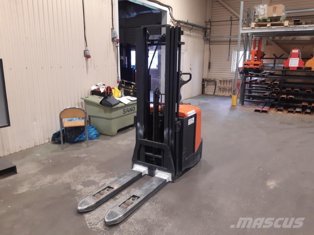 BT SPE125L 自走式堆積機