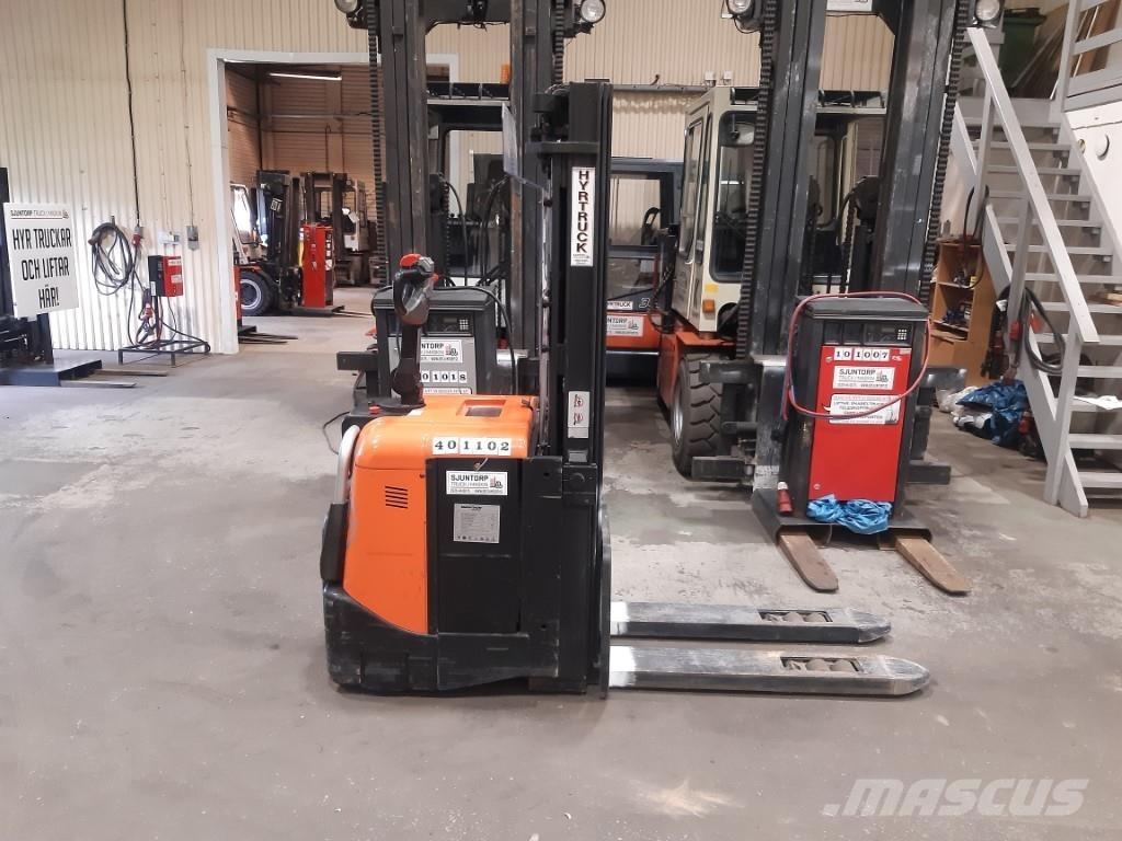 BT SPE125L 自走式堆積機