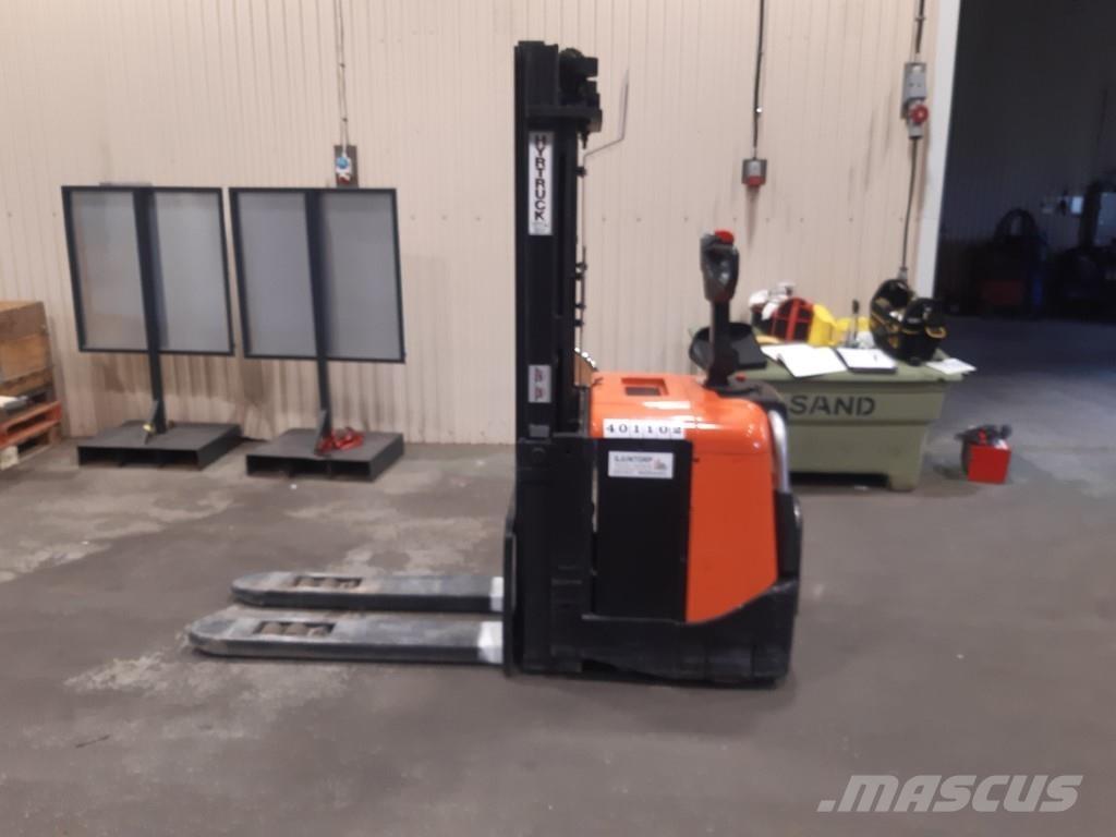 BT SPE125L 自走式堆積機