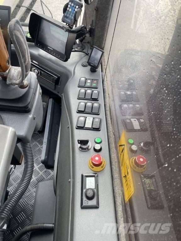 Komatsu 911.5 收穫機