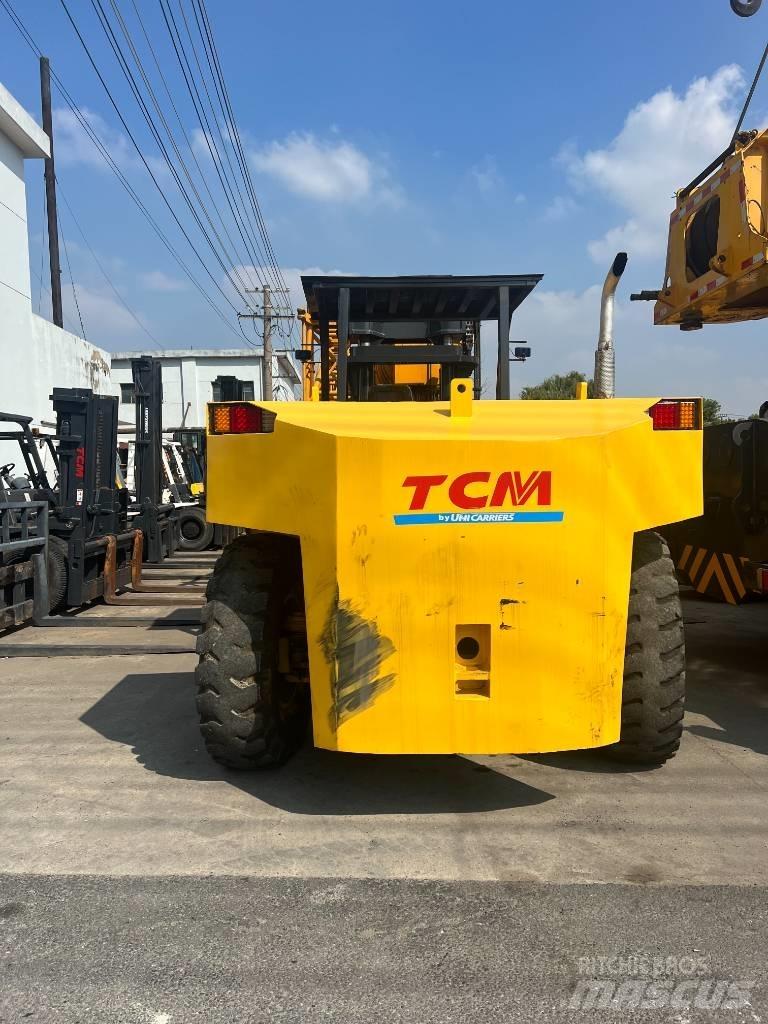 TCM FD250 伸縮臂操作車