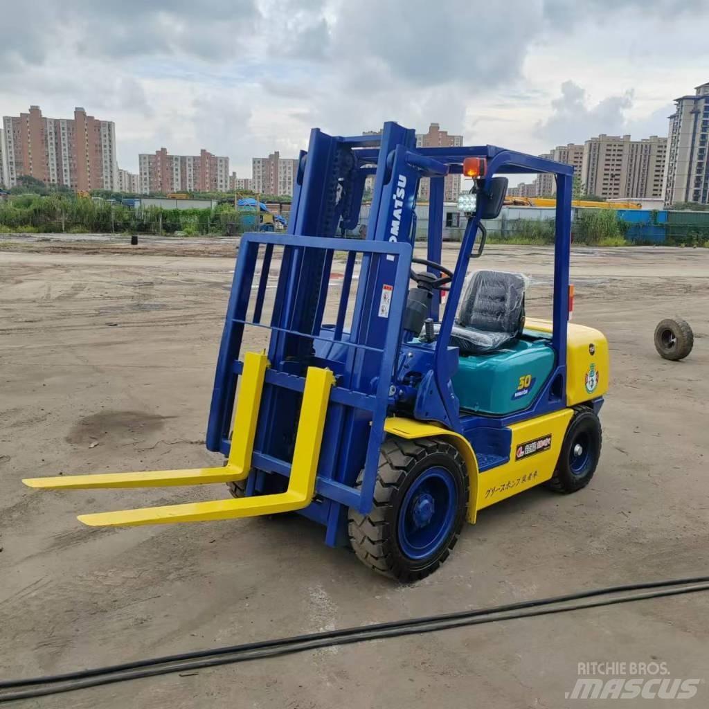 Komatsu FD 30 T-17 柴油卡車