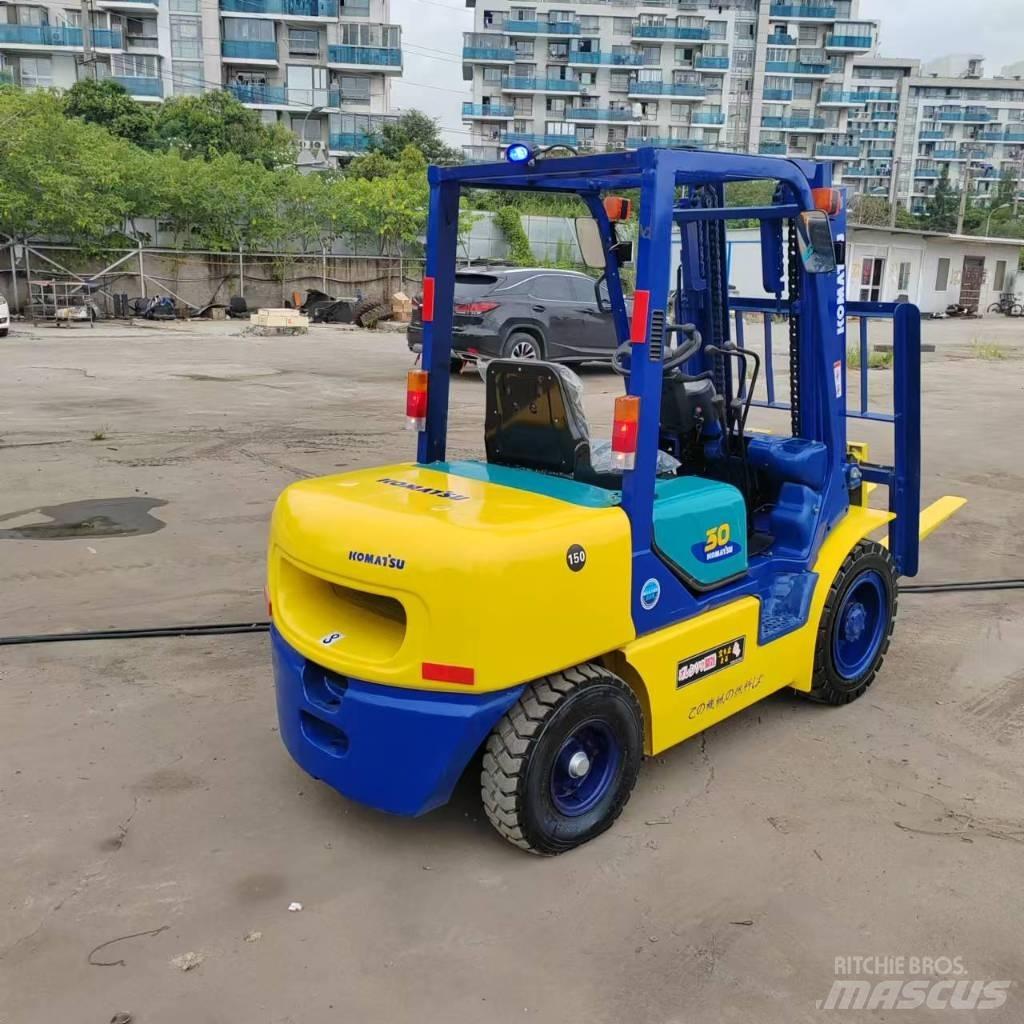 Komatsu FD 30 T-17 柴油卡車
