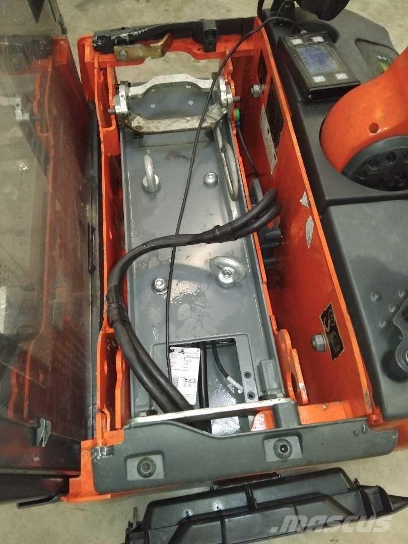 Linde L12AP 自走式堆積機