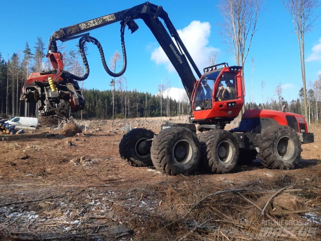 Komatsu 951 收穫機