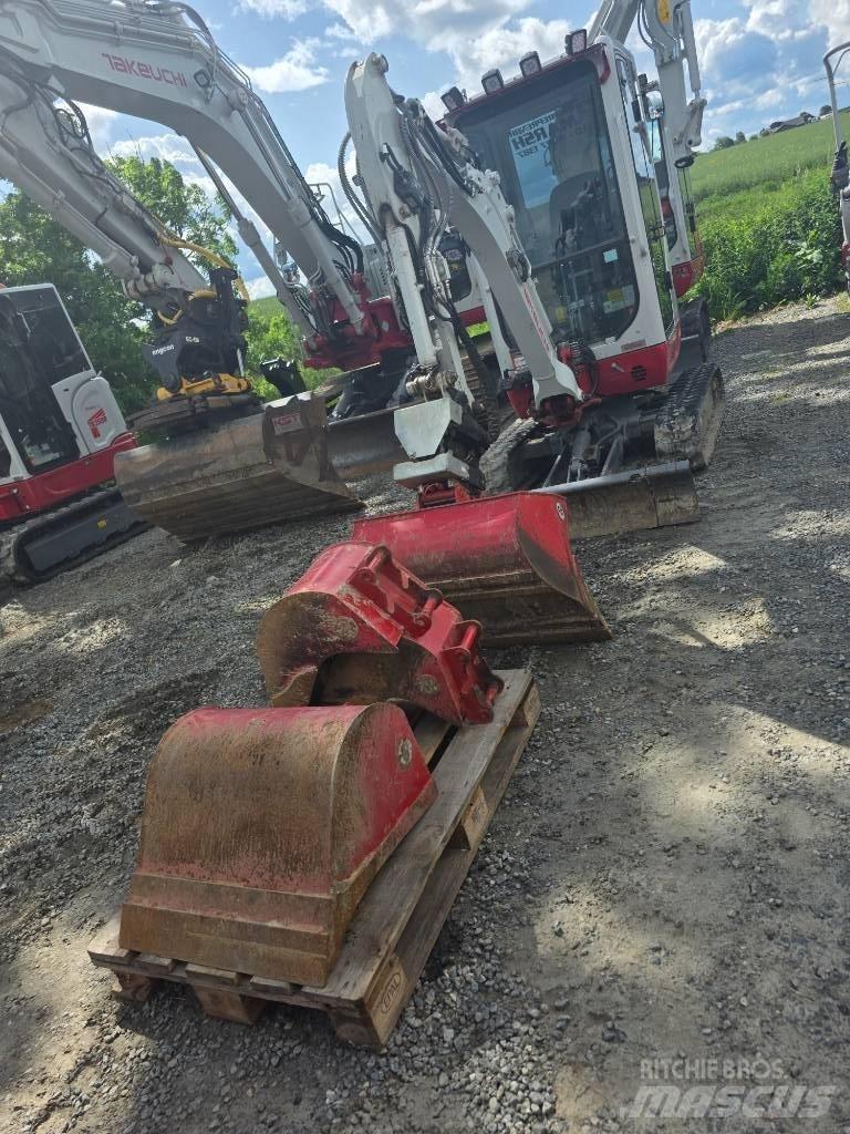 Takeuchi TB 320 小型挖土機/掘鑿機<7t(小型挖掘機)
