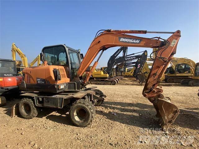 Doosan DX60W 小型挖土機/掘鑿機<7t(小型挖掘機)