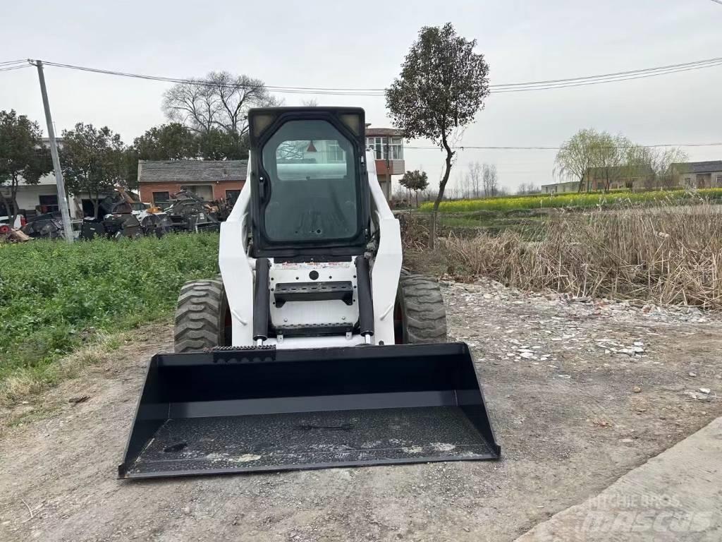 Bobcat S 300 滑移轉向裝載機