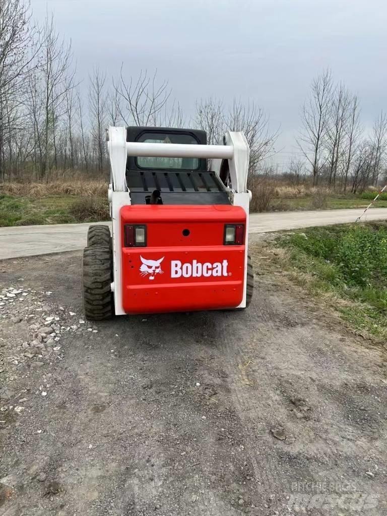 Bobcat S 300 滑移轉向裝載機