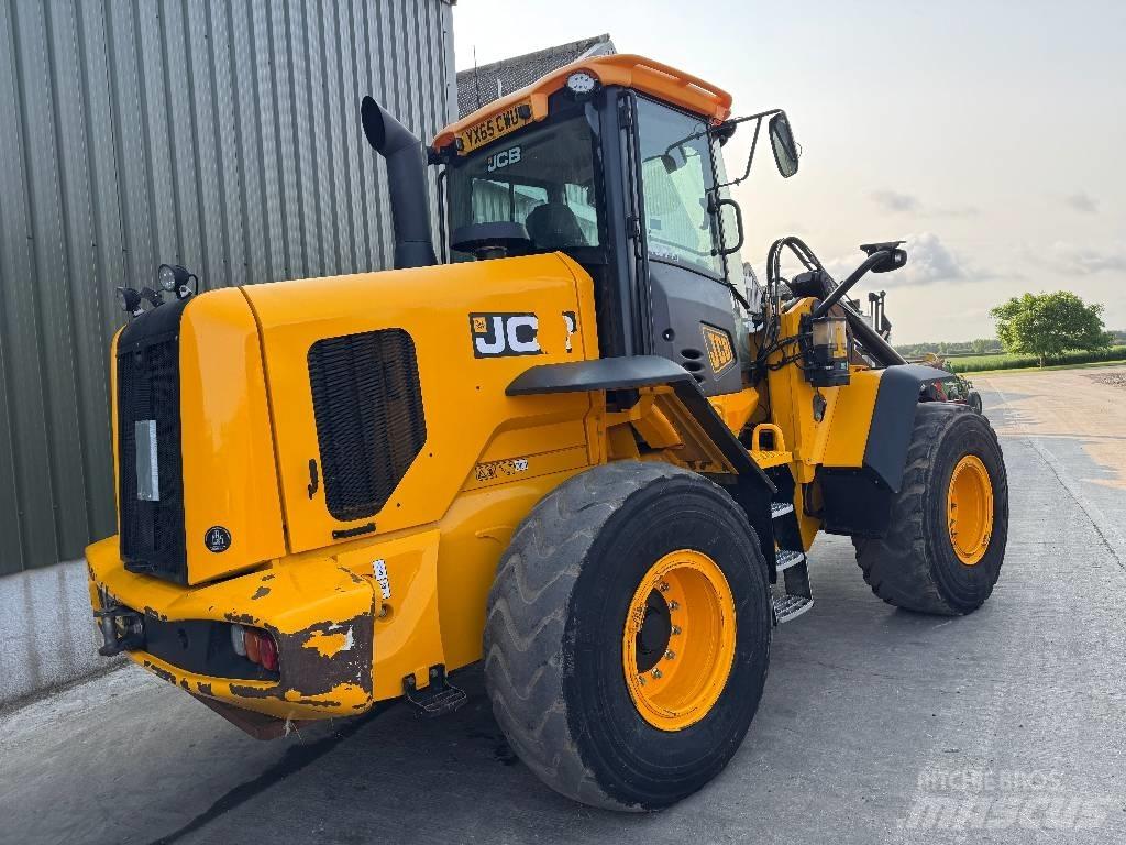 JCB 437 HT Agri 多功能裝載機