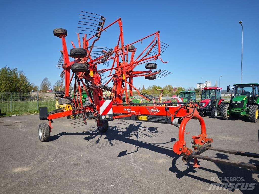 Kuhn GA 8121 堆草機
