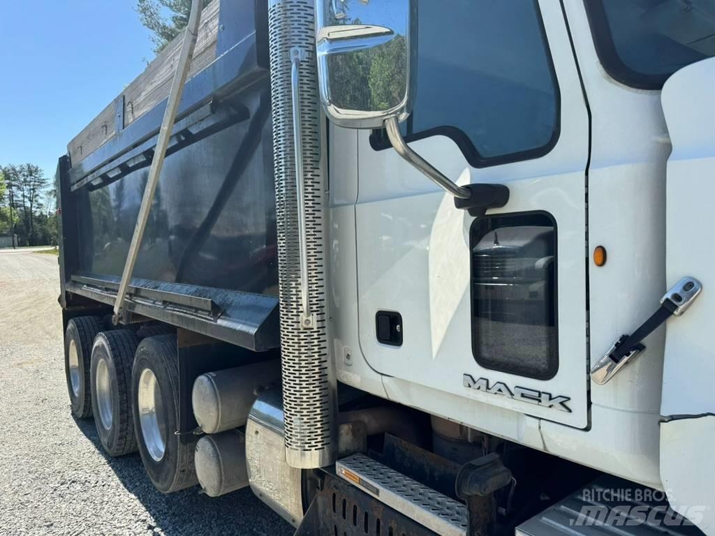 Mack GU713 傾卸式卡車