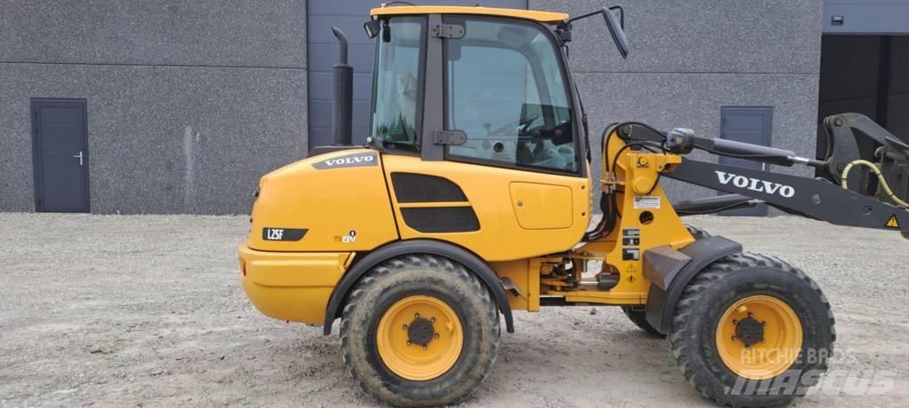 Volvo L 25 F 輪胎式裝載機