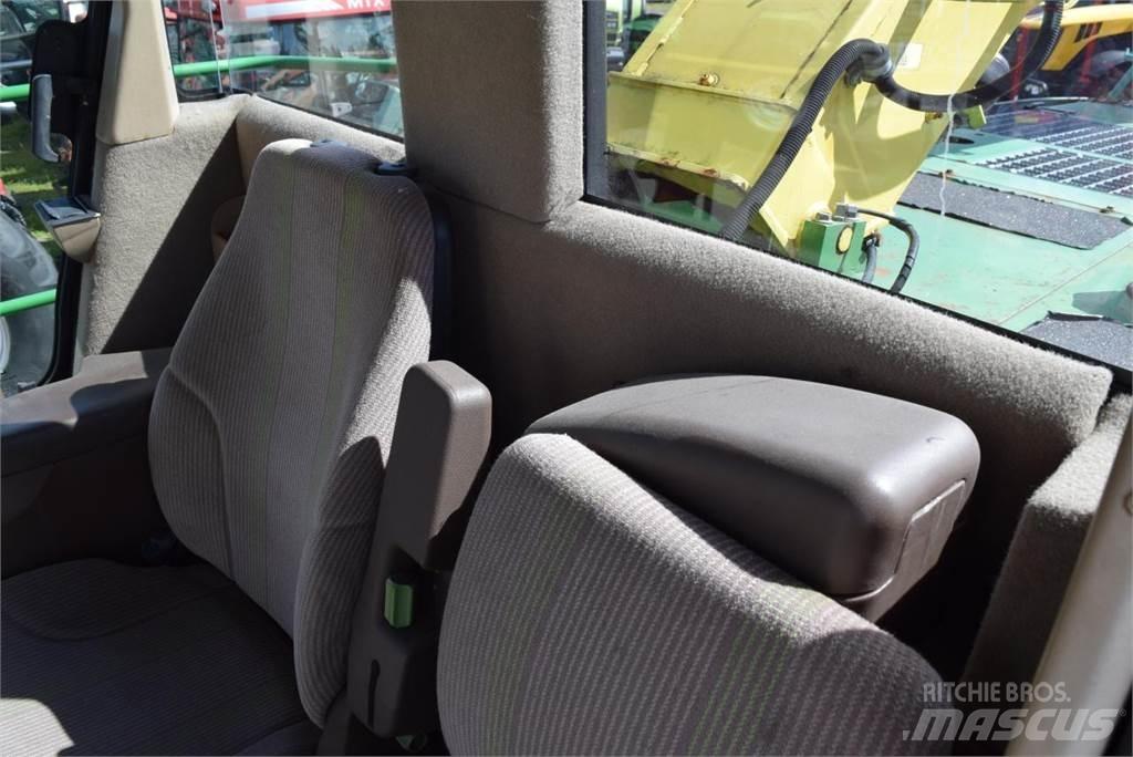 John Deere 7400 自走式飼料採集機