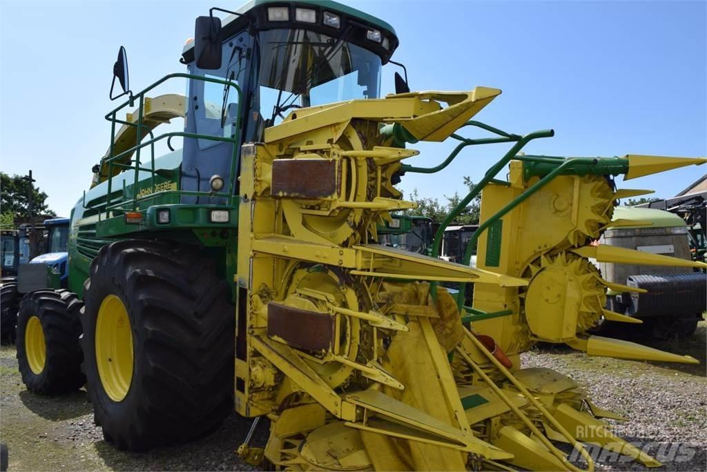 John Deere 7400 自走式飼料採集機