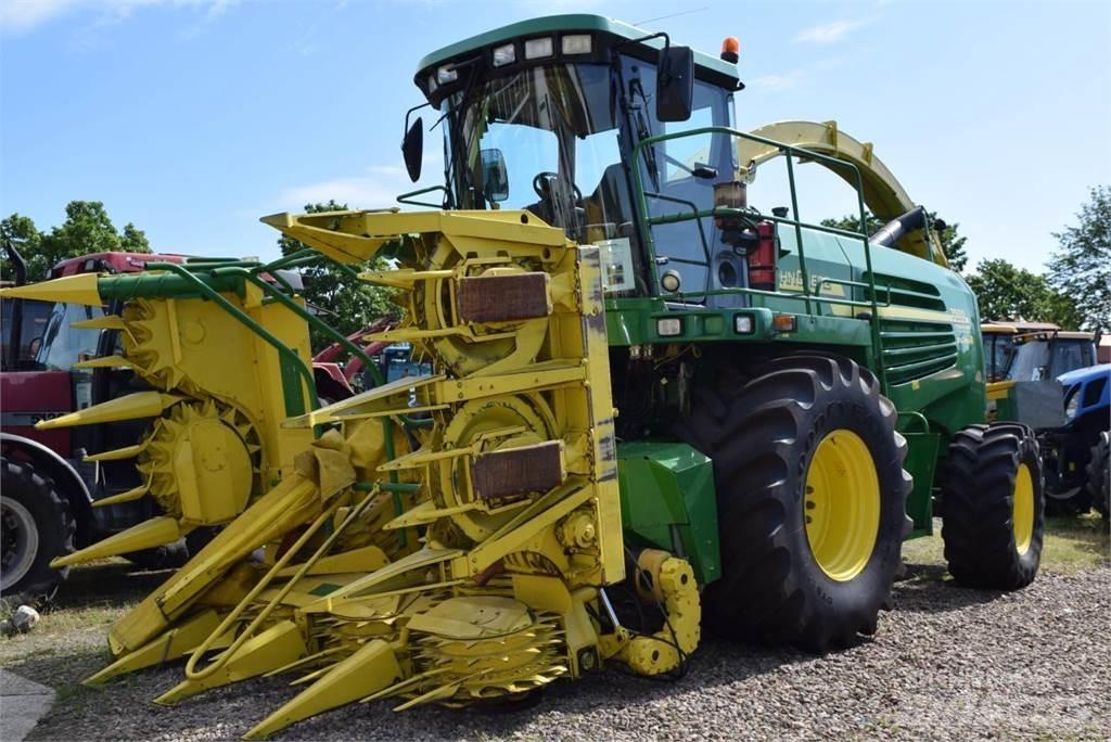 John Deere 7400 自走式飼料採集機