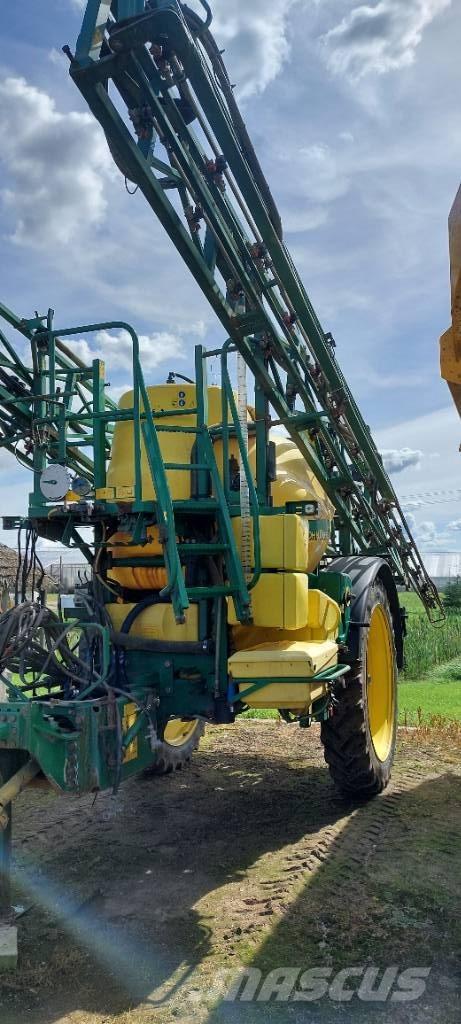 John Deere 840 牽引式噴霧機