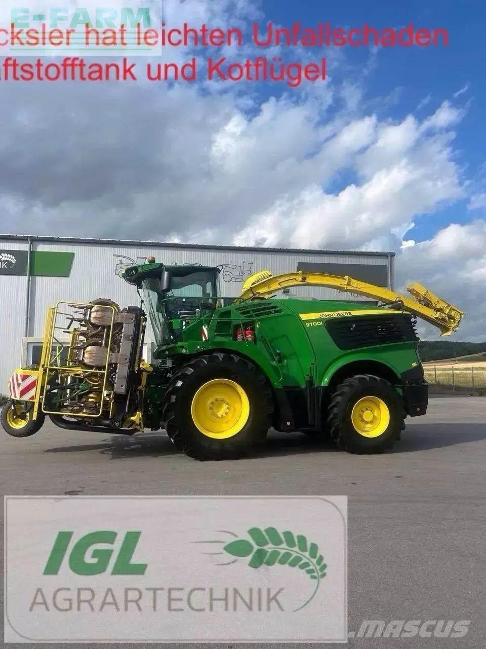 John Deere 9700 i 自走式飼料採集機