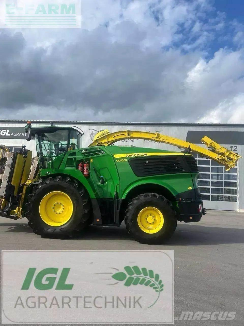 John Deere 9700 i 自走式飼料採集機