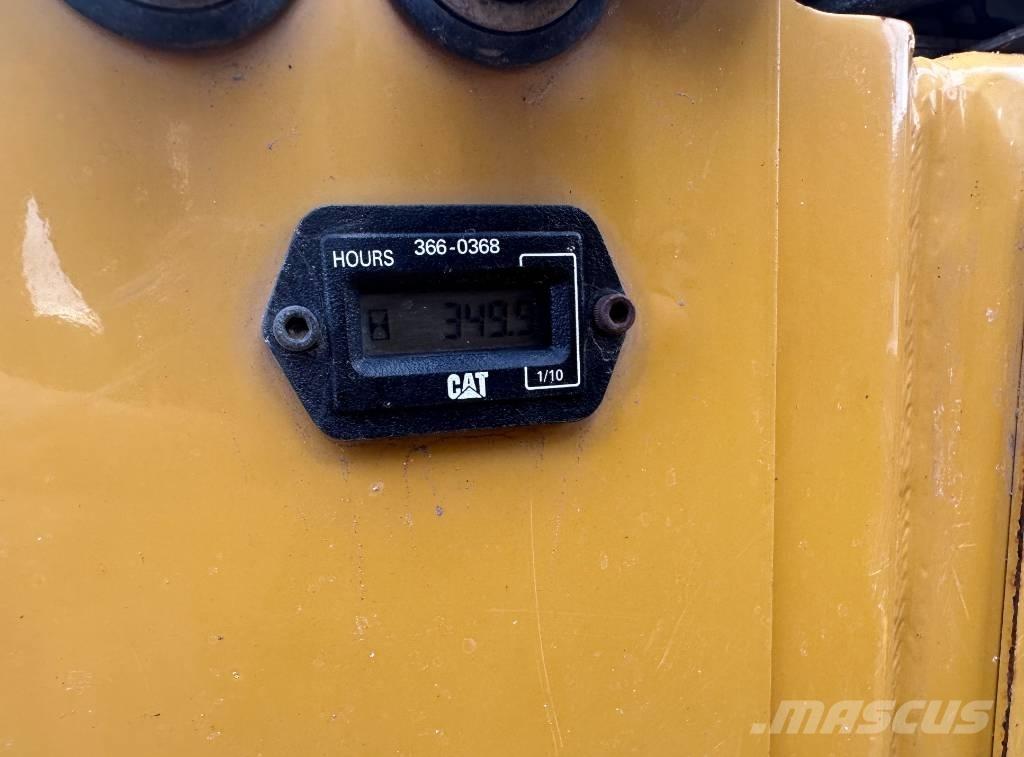 CAT CB 1.7 雙輪滾壓機