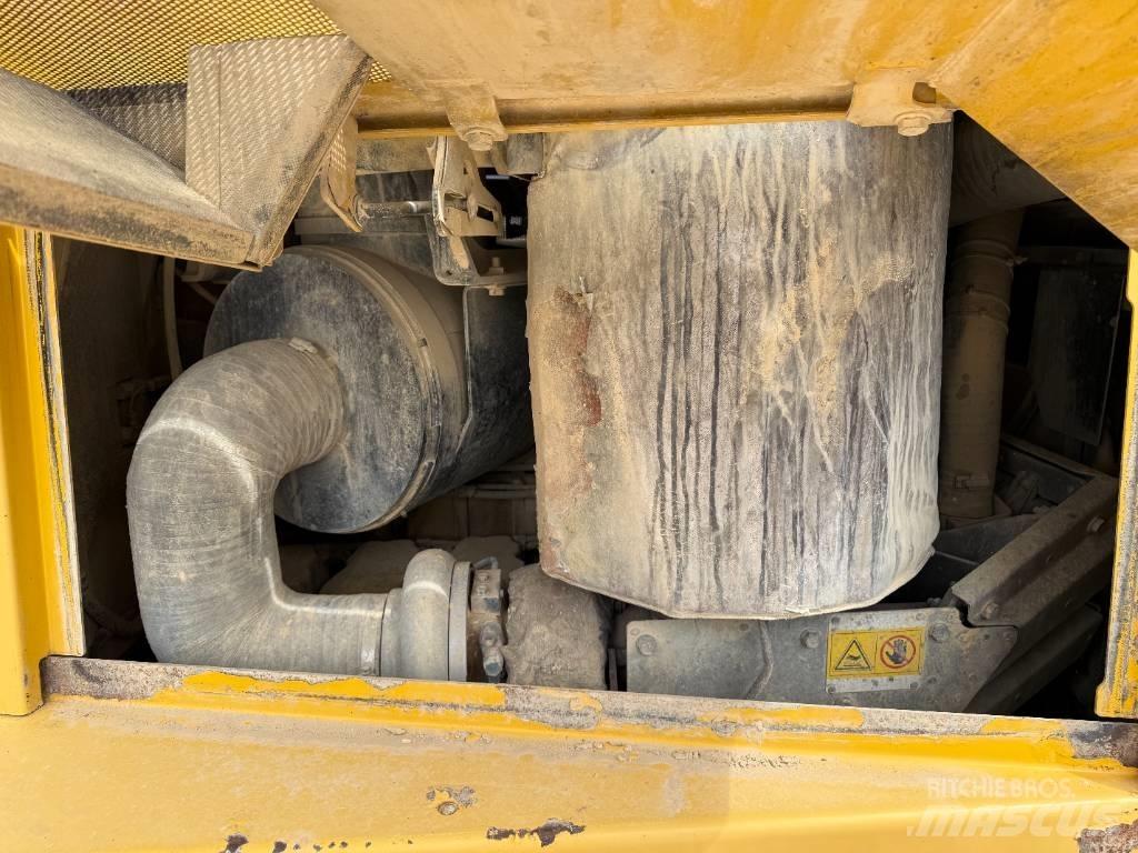 Komatsu D 155 AX-6 履帶推土機