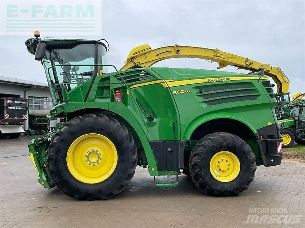 John Deere 8600 自走式飼料採集機