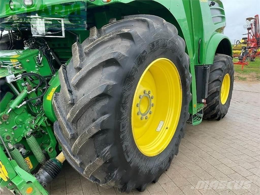 John Deere 8600 自走式飼料採集機