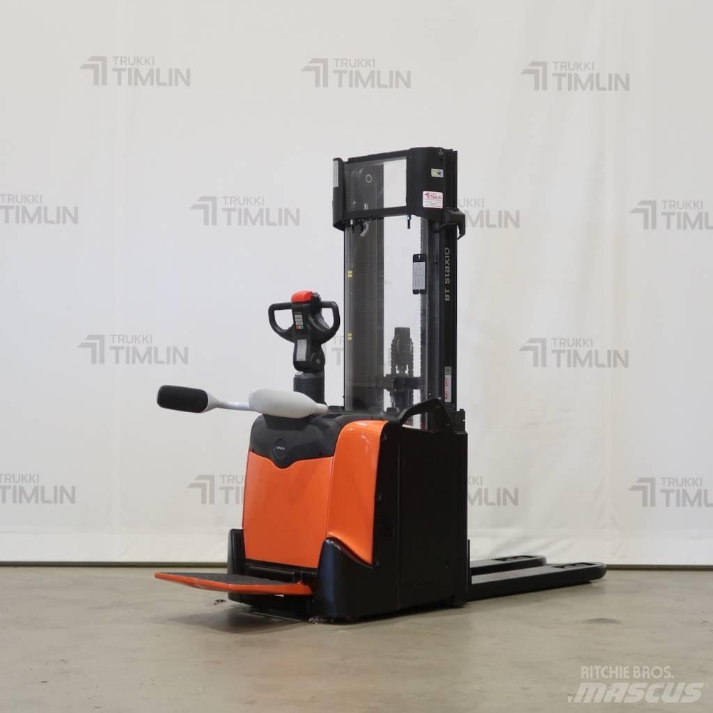 Toyota SPE120L 自走式堆積機