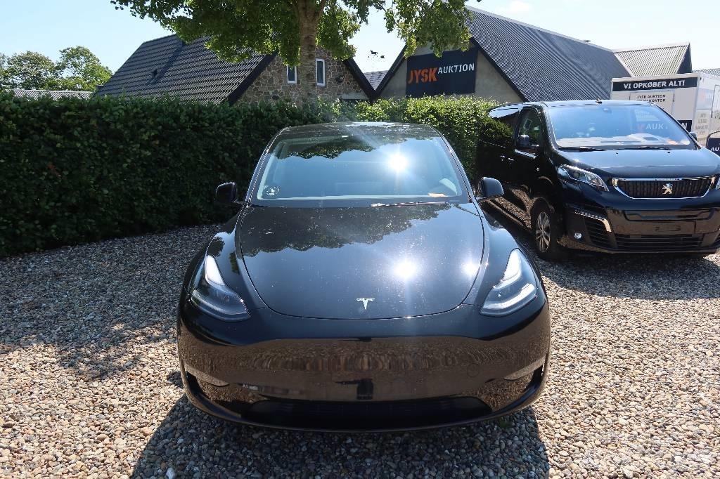 Tesla Model Y 汽車