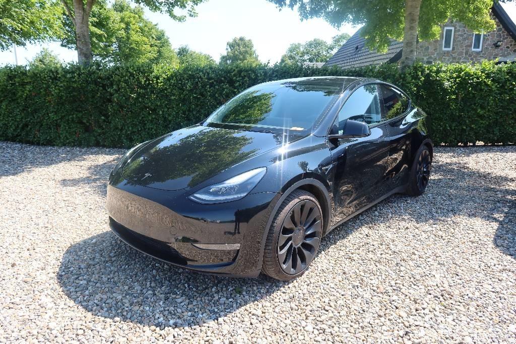 Tesla Model Y 汽車