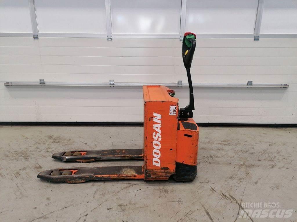 Doosan LEDH20M 低架升降機