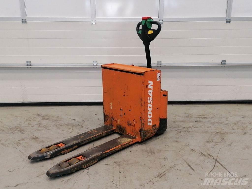 Doosan LEDH20M 低架升降機