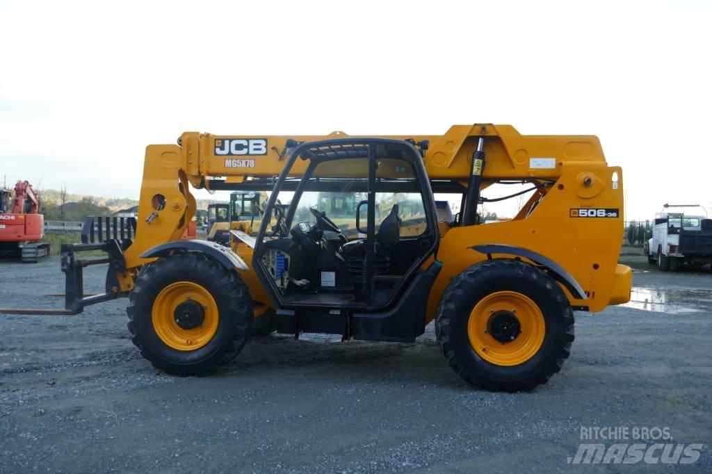 JCB 506-36 伸縮臂操作車