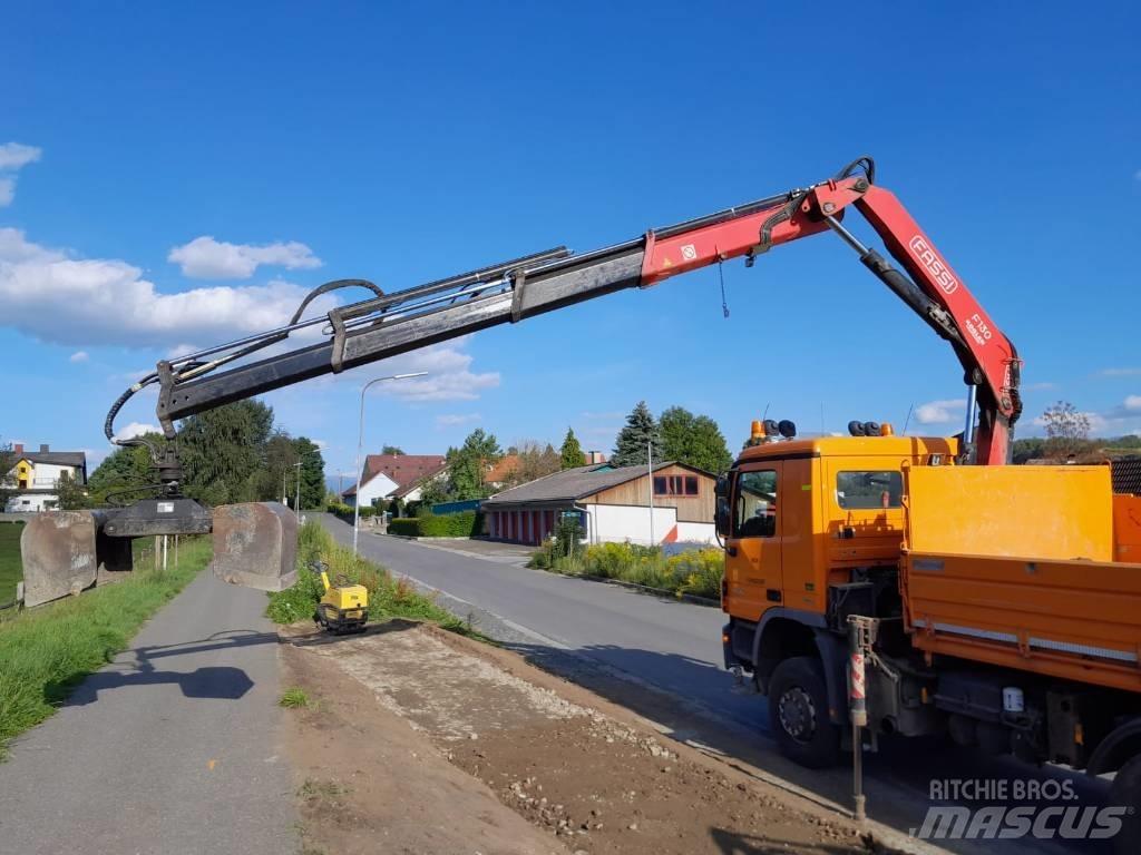 Fassi 130 裝載起重機