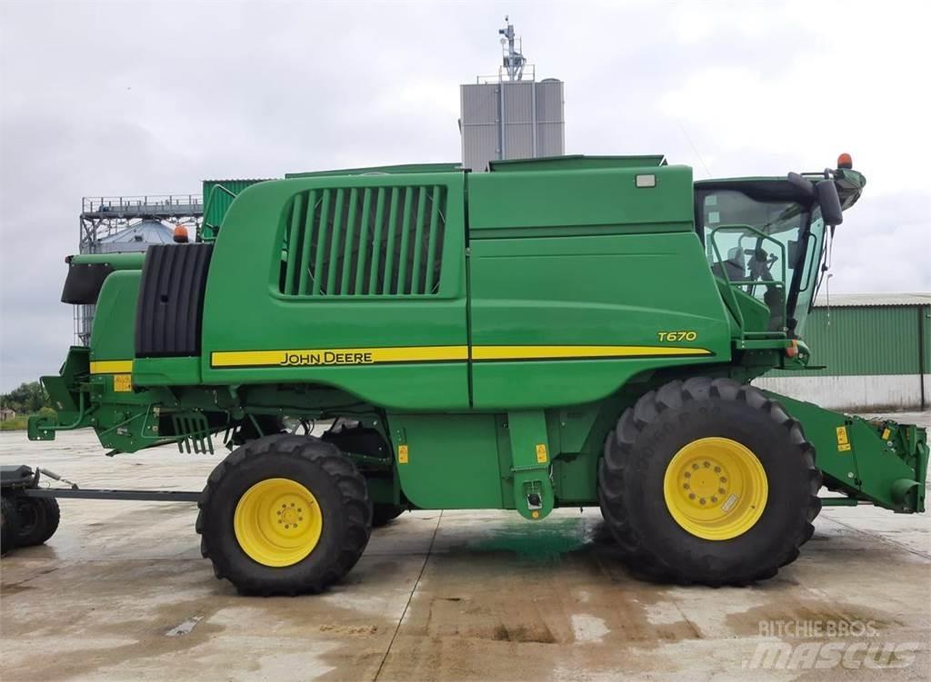 John Deere T670 聯合收穫機