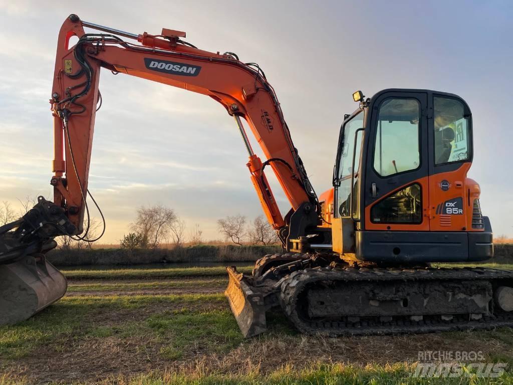 Doosan DX 85 R-3 中型挖土機/掘鑿機/挖掘機 7t-12t