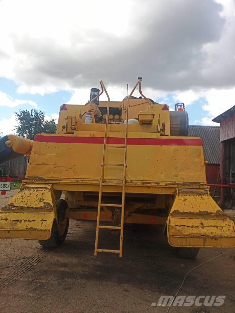 New Holland TF 46 聯合收穫機
