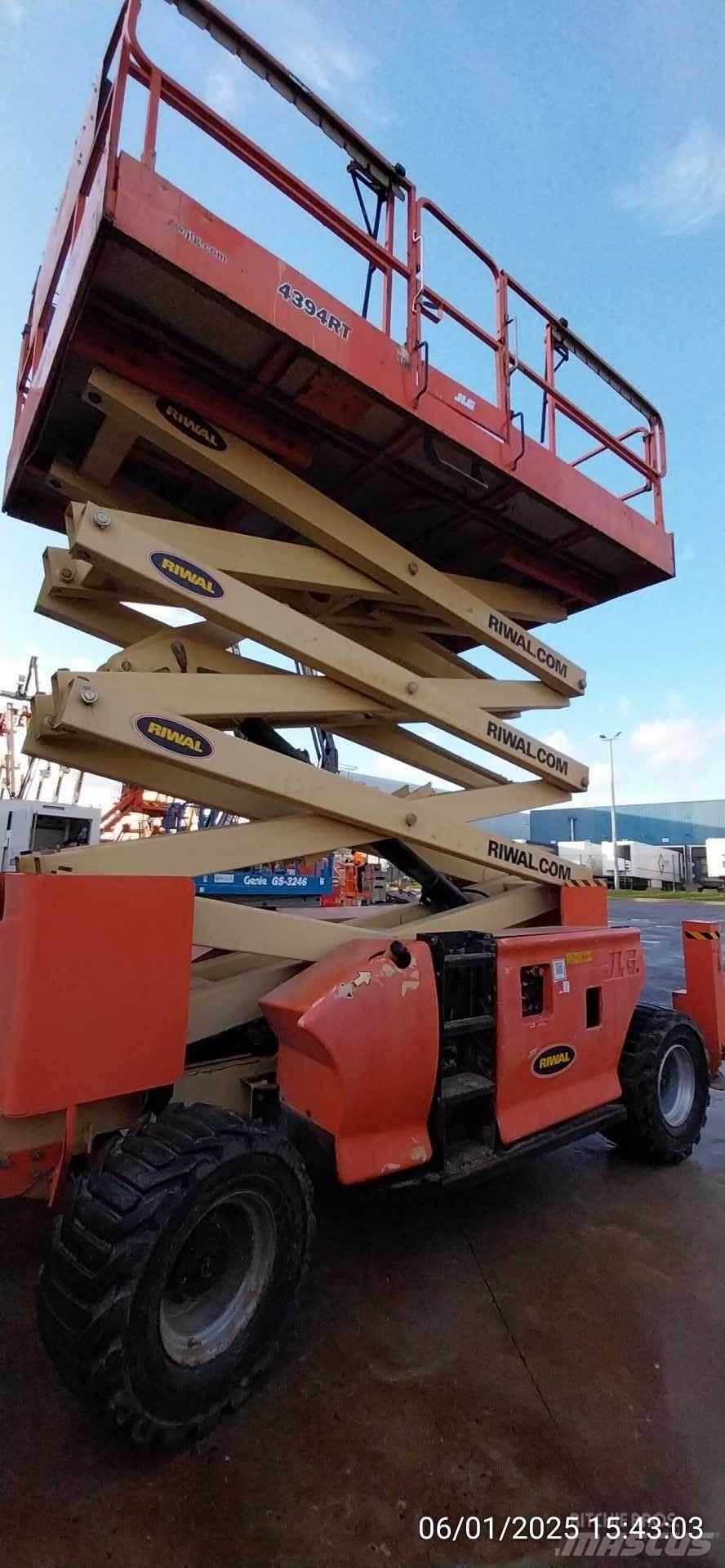 JLG 4394RT 剪式升降機