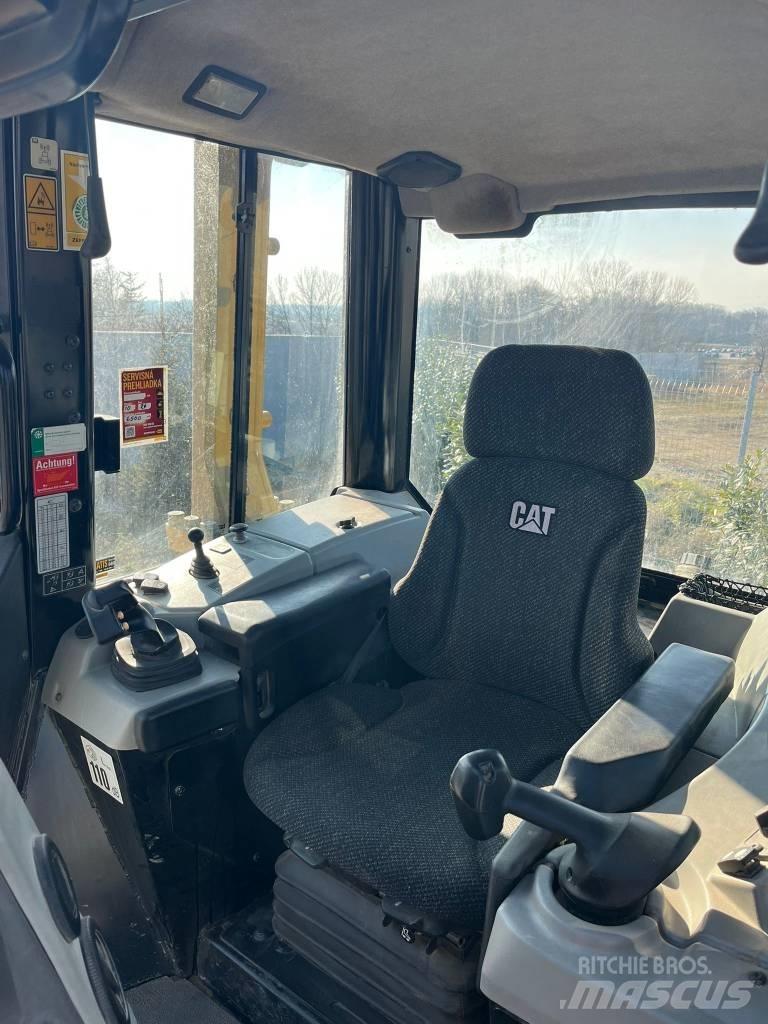 CAT D 6 N XL 履帶推土機