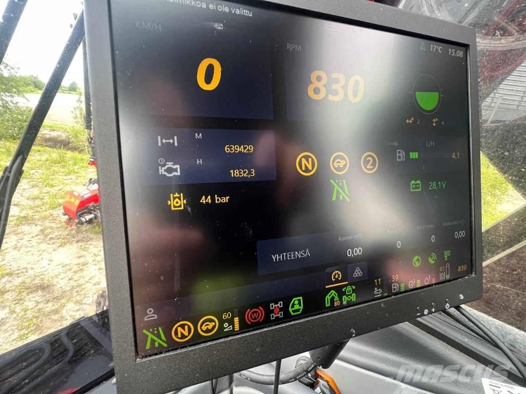 Komatsu 951 XC 收穫機